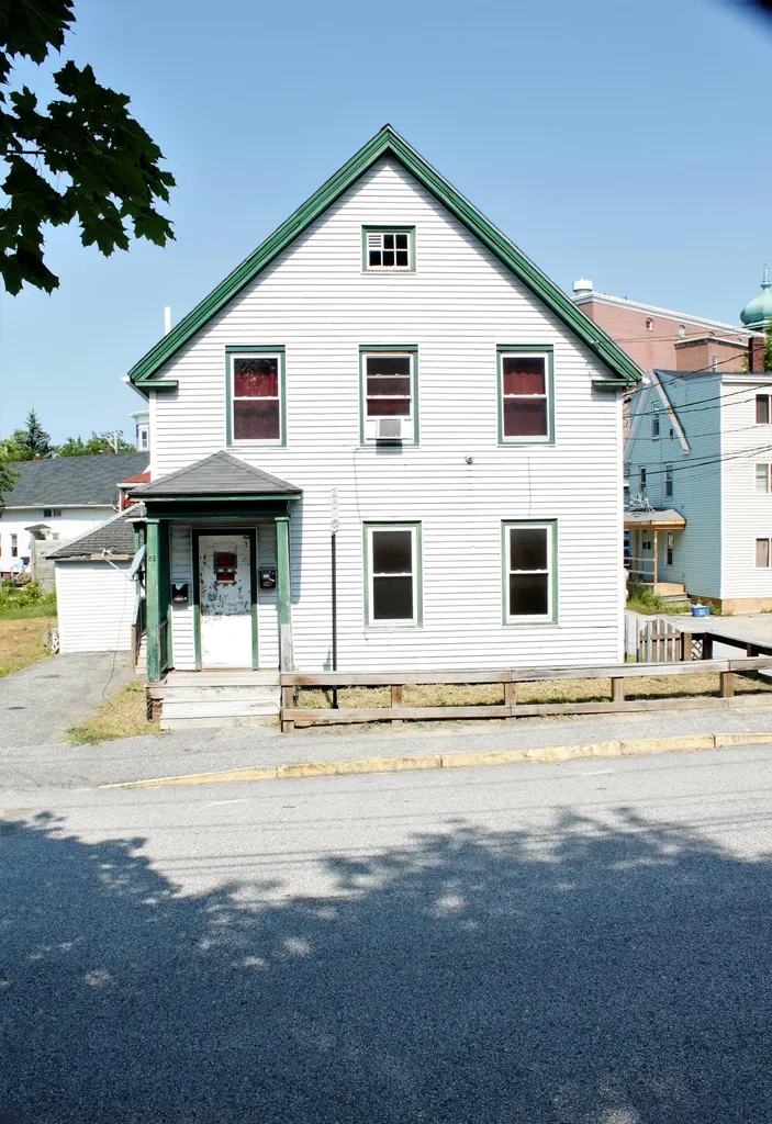 82 Oak Street Lewiston ME 04240
