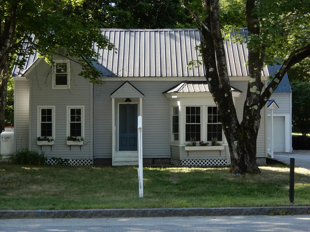 28 Maple Street Cornish ME 04020