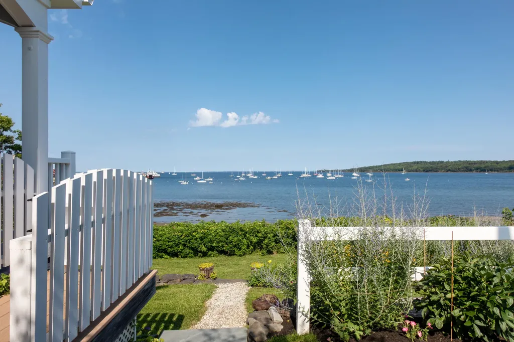 26 Harborside Terrace Owls Head ME 04854