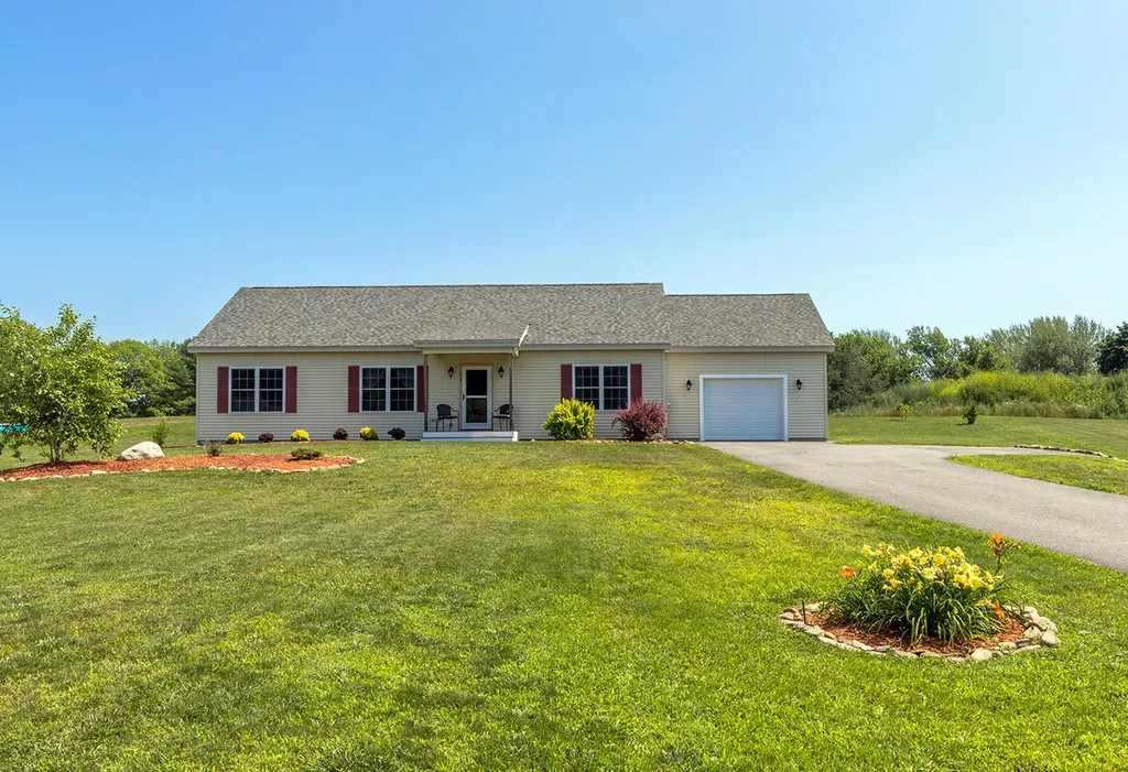 12 Country Way Rockland ME 04841