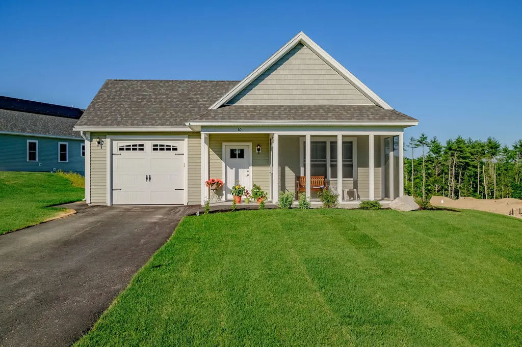10 E Street Bridgton ME 04009