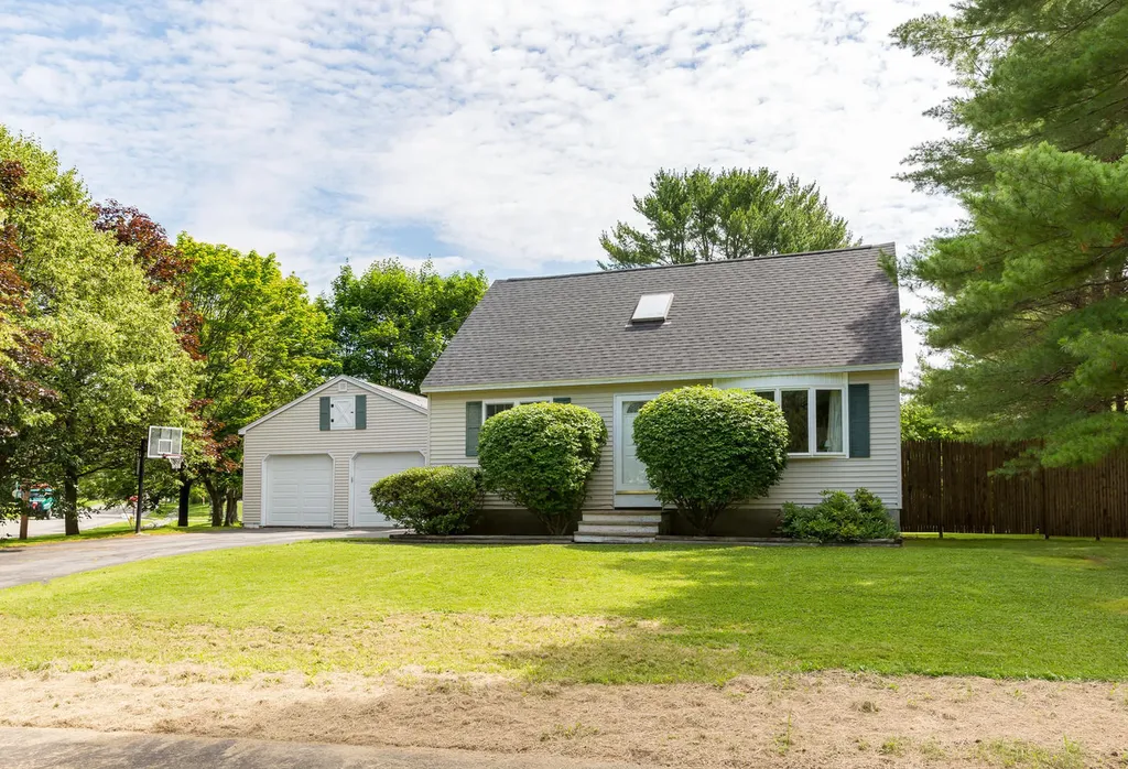4 Ellen Circle Yarmouth ME 04096