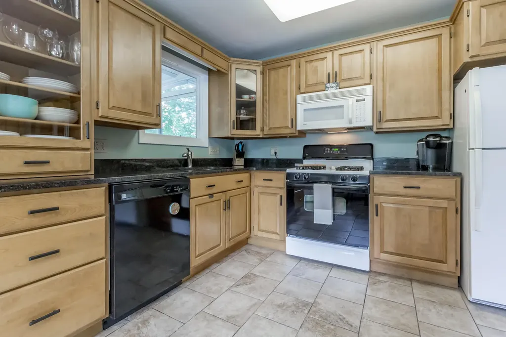 4 Swale Lane Lewiston ME 04240