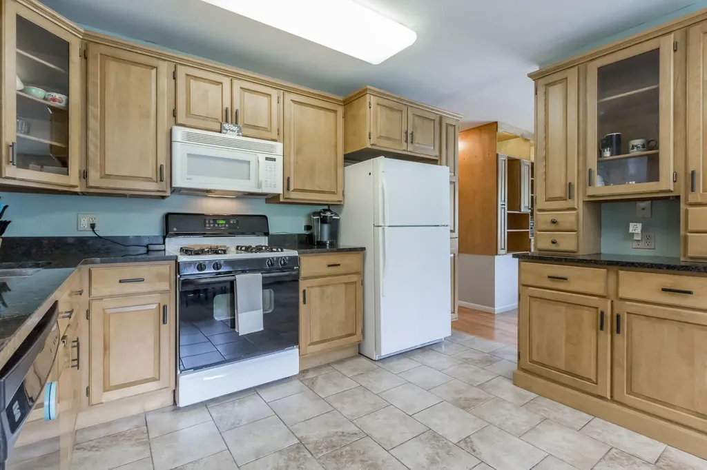 4 Swale Lane Lewiston ME 04240