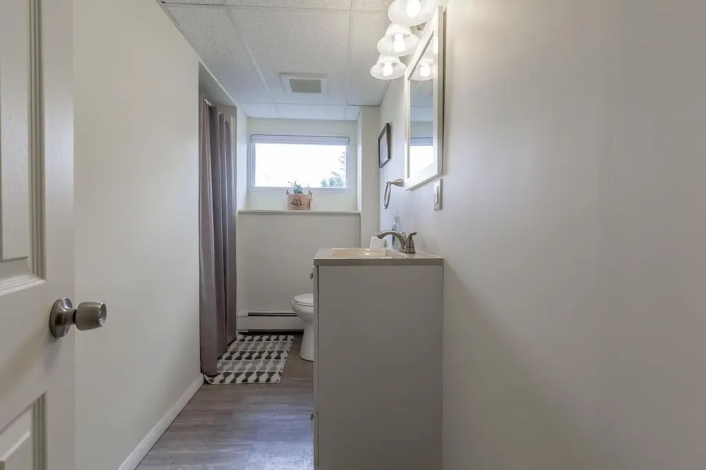 4 Swale Lane Lewiston ME 04240