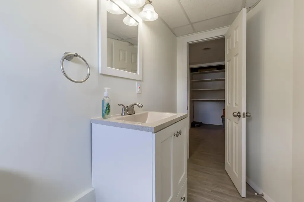 4 Swale Lane Lewiston ME 04240