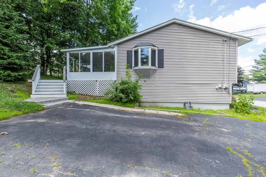 4 Swale Lane Lewiston ME 04240