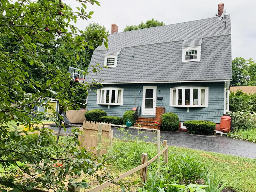38 Cottage Place Westbrook ME 04092