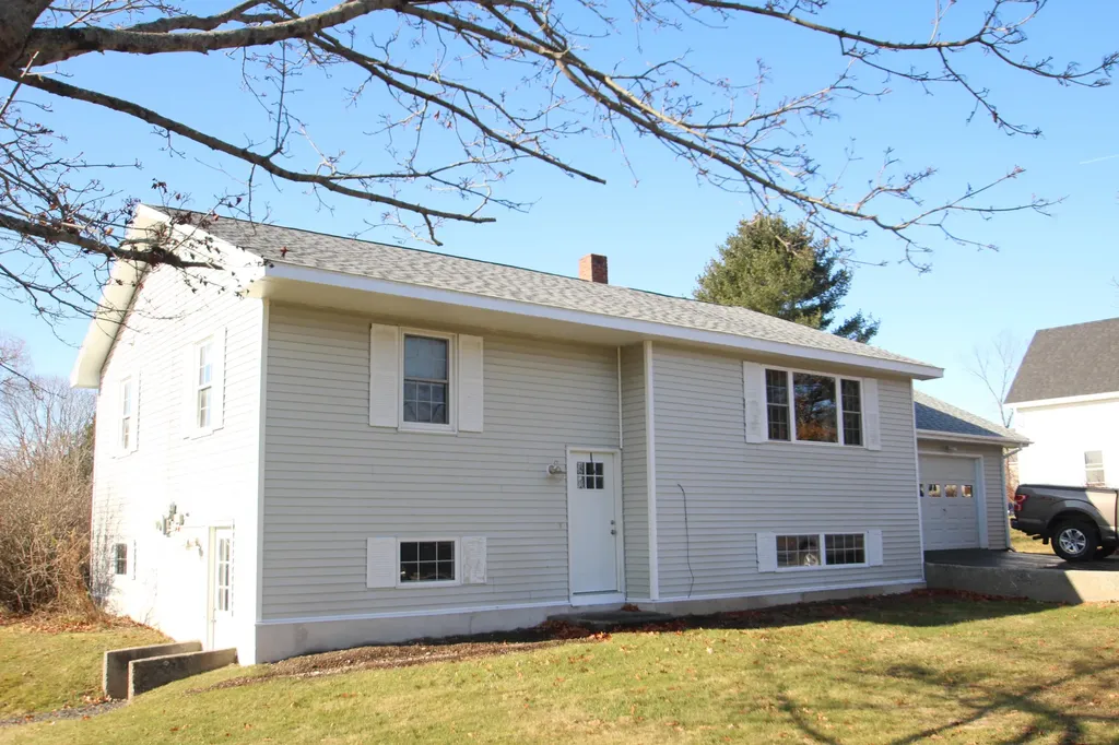18 Booker Street Thomaston ME 04861