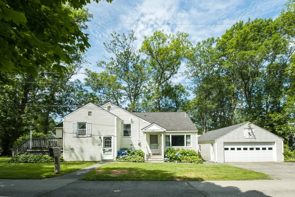 1 Spring Lane Eliot ME 03903