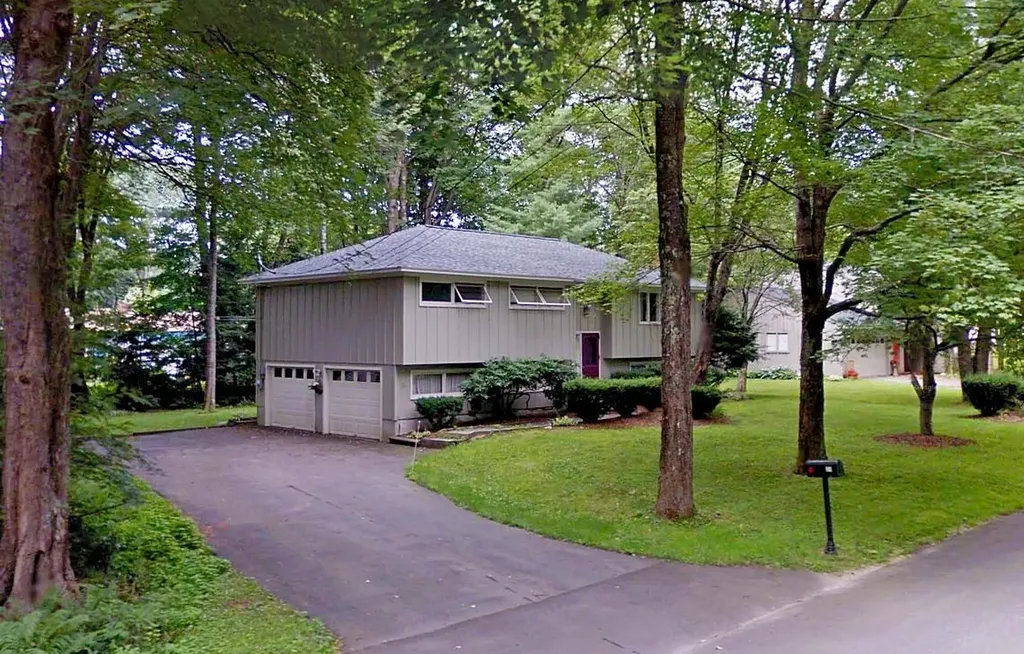 21 Bouchard Drive Brunswick ME 04011
