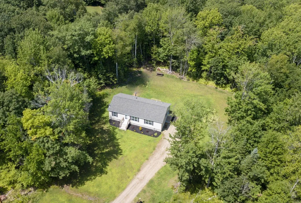 8 Strawberry Lane Saco ME 04072