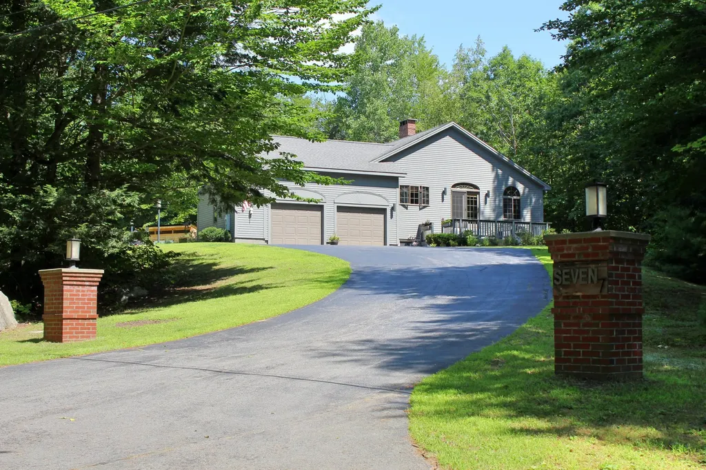 7 Castle View Lane Belgrade ME 04917