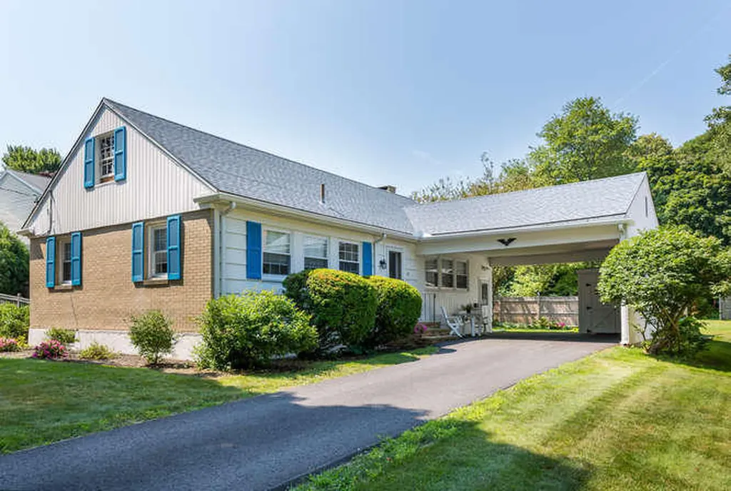 17 Summerglen Road South Portland ME 04106