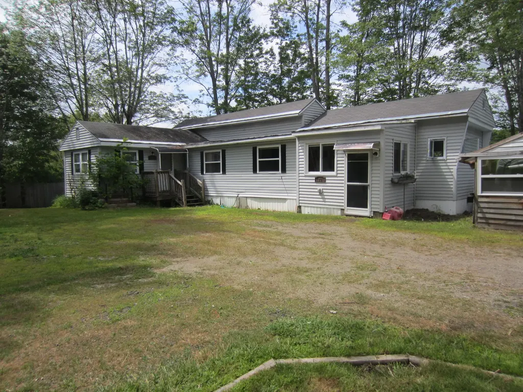 23-25 Bay Road Bowdoinham ME 04008