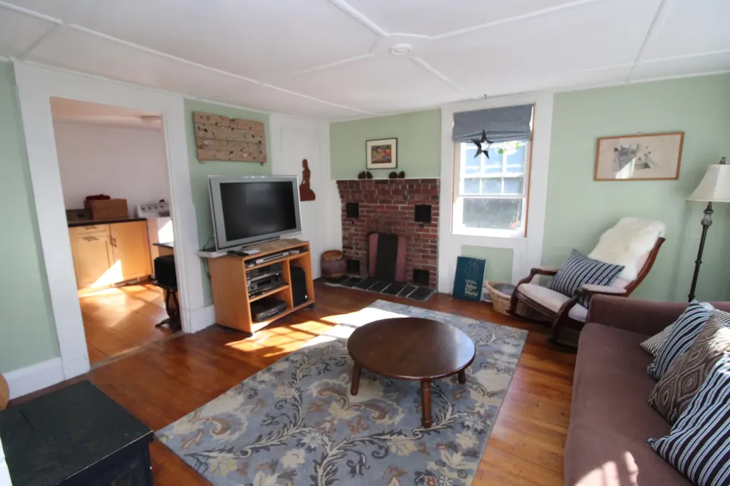 33 Pond Street Orono ME 04473