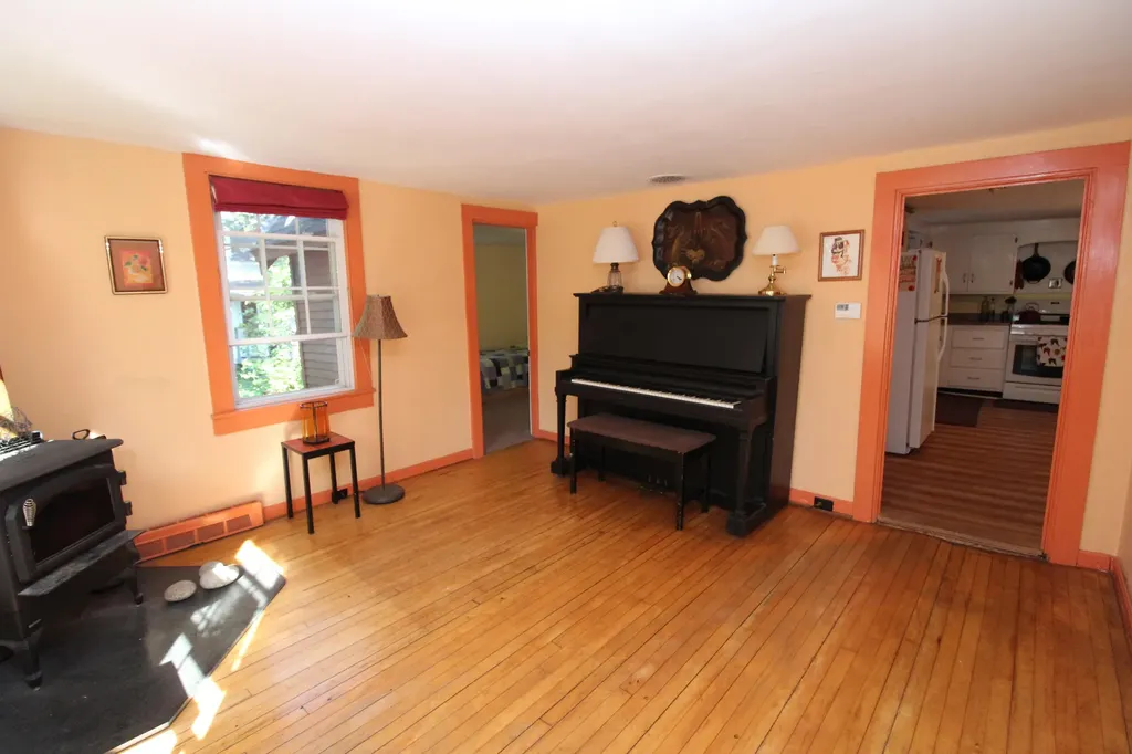 33 Pond Street Orono ME 04473