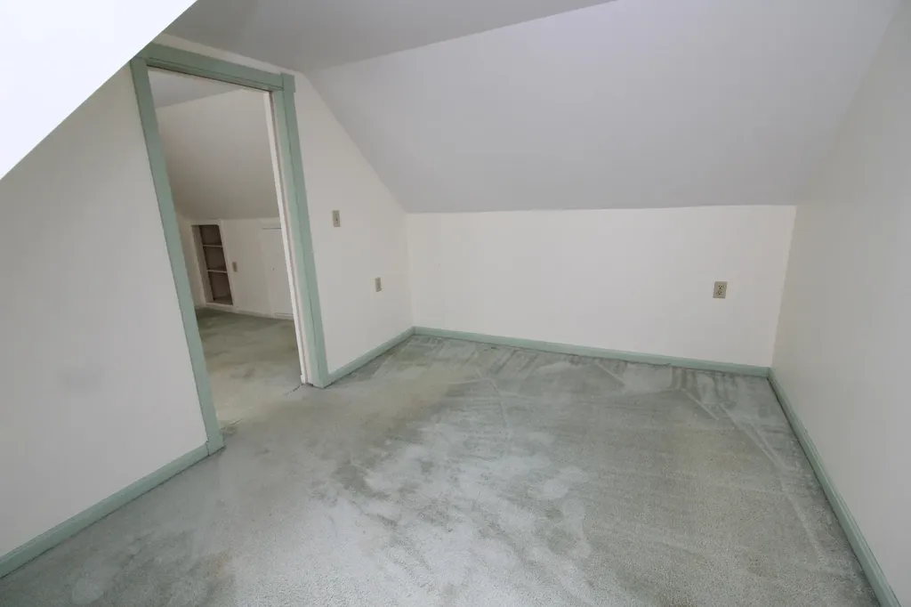 33 Pond Street Orono ME 04473