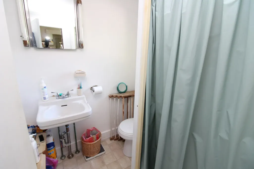 33 Pond Street Orono ME 04473