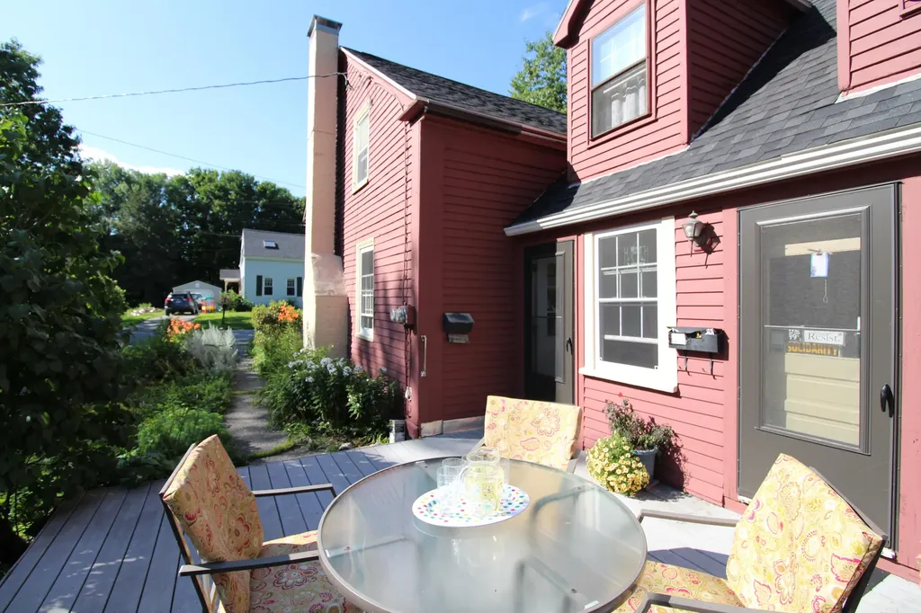 33 Pond Street Orono ME 04473