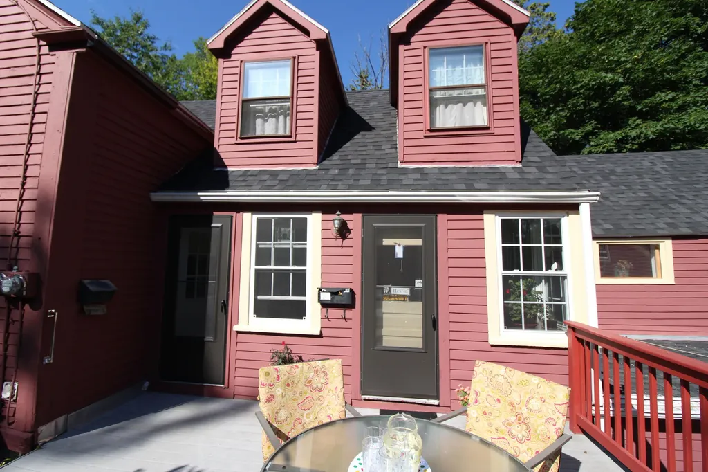 33 Pond Street Orono ME 04473