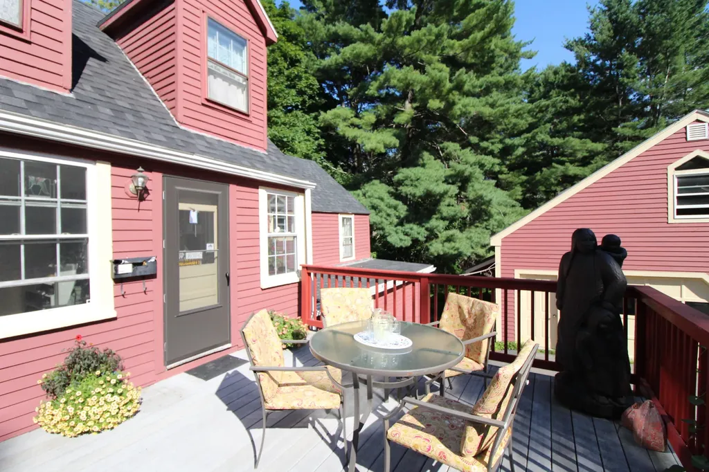 33 Pond Street Orono ME 04473
