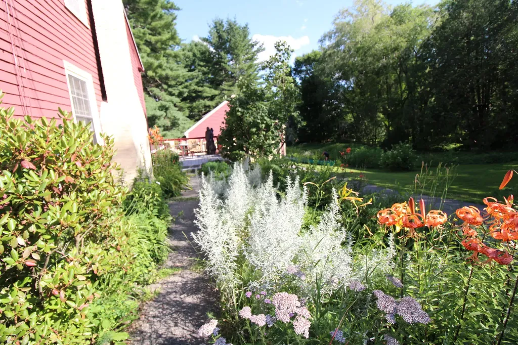 33 Pond Street Orono ME 04473