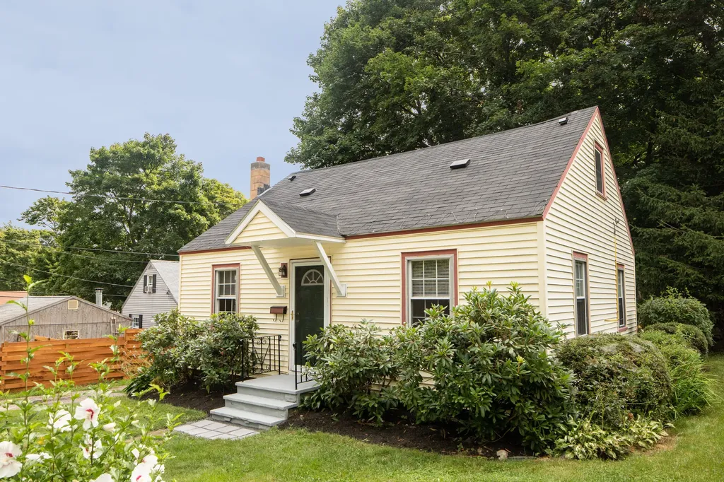 54 Woodlawn Avenue Kittery ME 03904