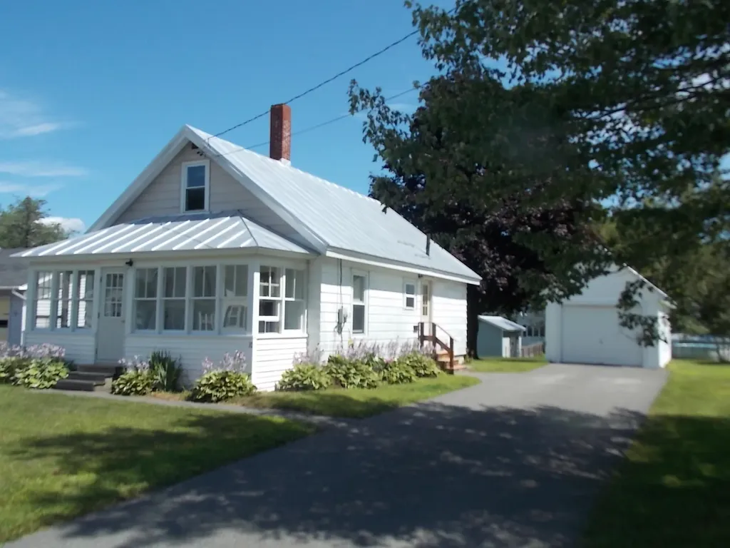 20 Locust Street Madison ME 04950