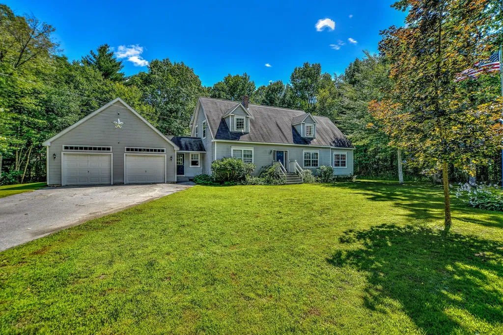 39 Nokomis Drive Palmyra ME 04965