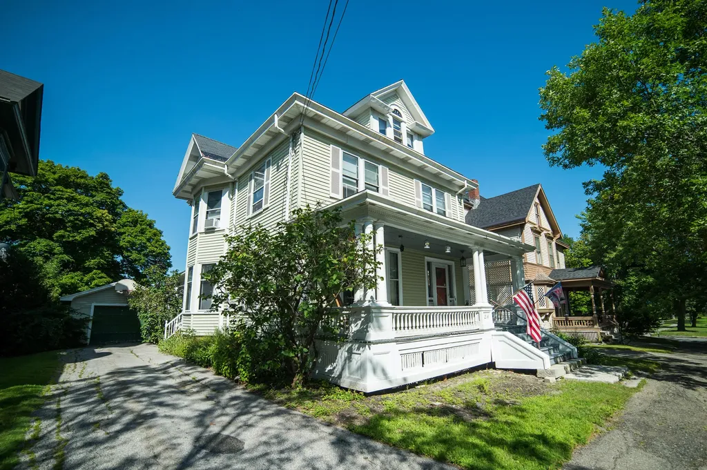 214 Broadway Bangor ME 04401