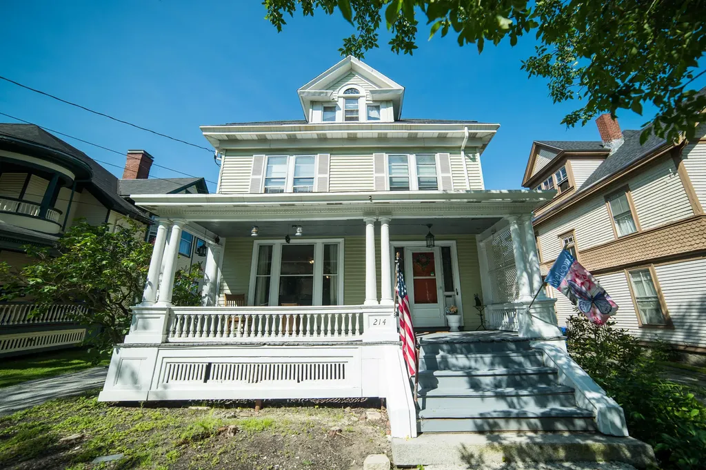 214 Broadway Bangor ME 04401
