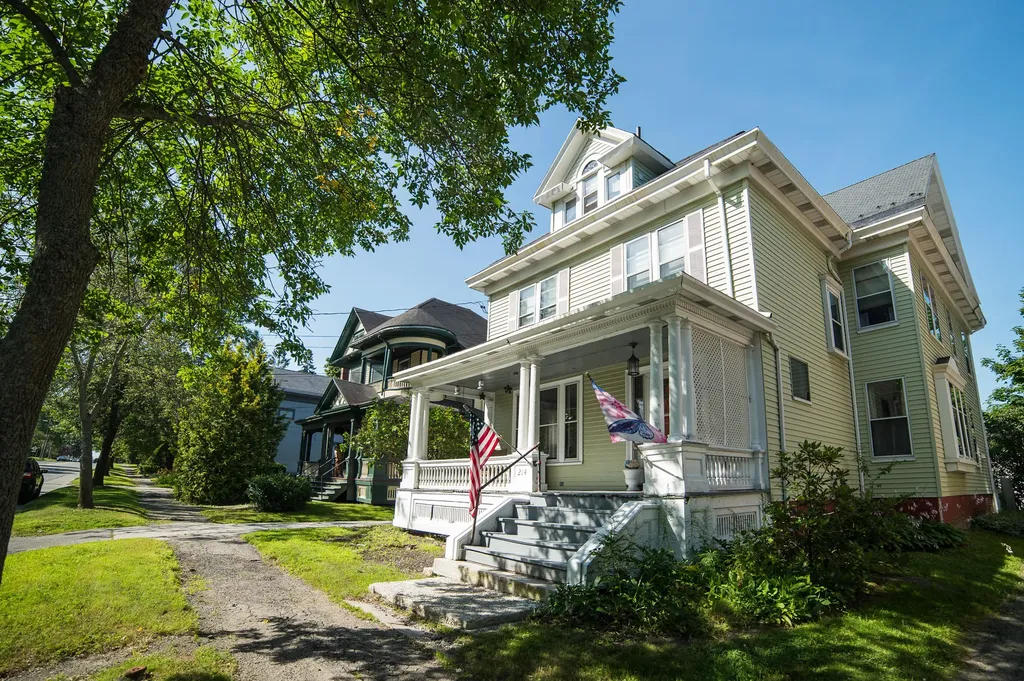 214 Broadway Bangor ME 04401