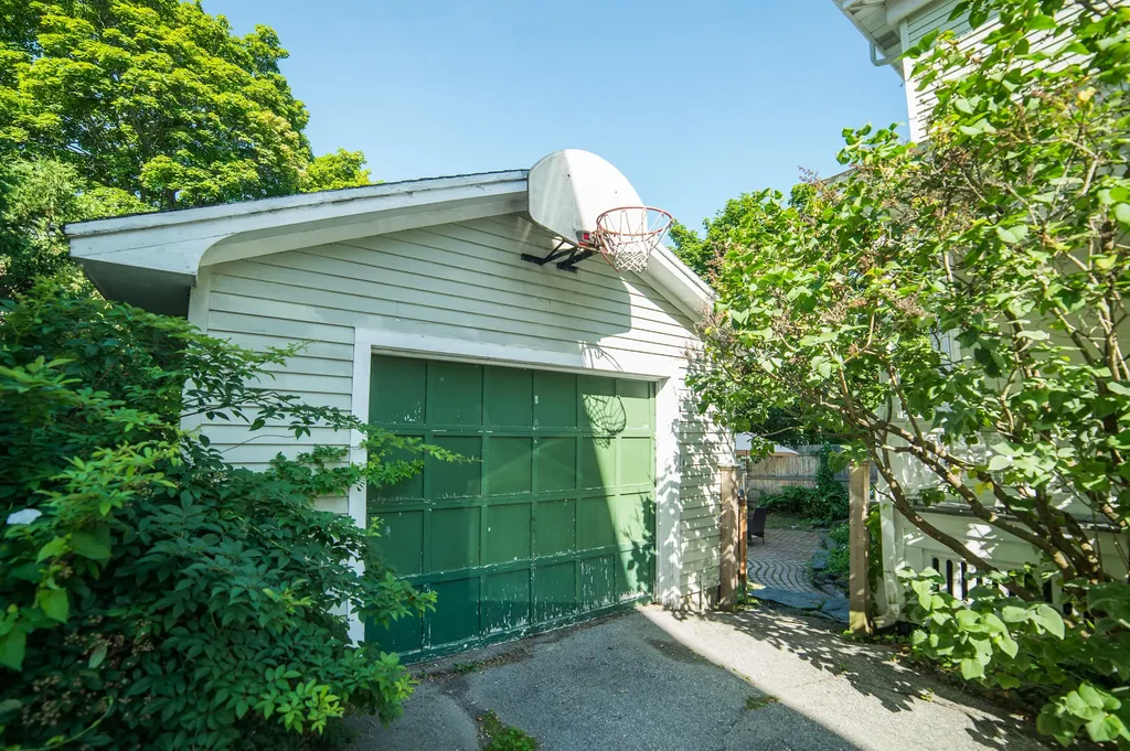 214 Broadway Bangor ME 04401
