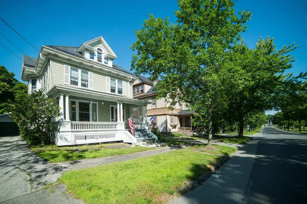 214 Broadway Bangor ME 04401