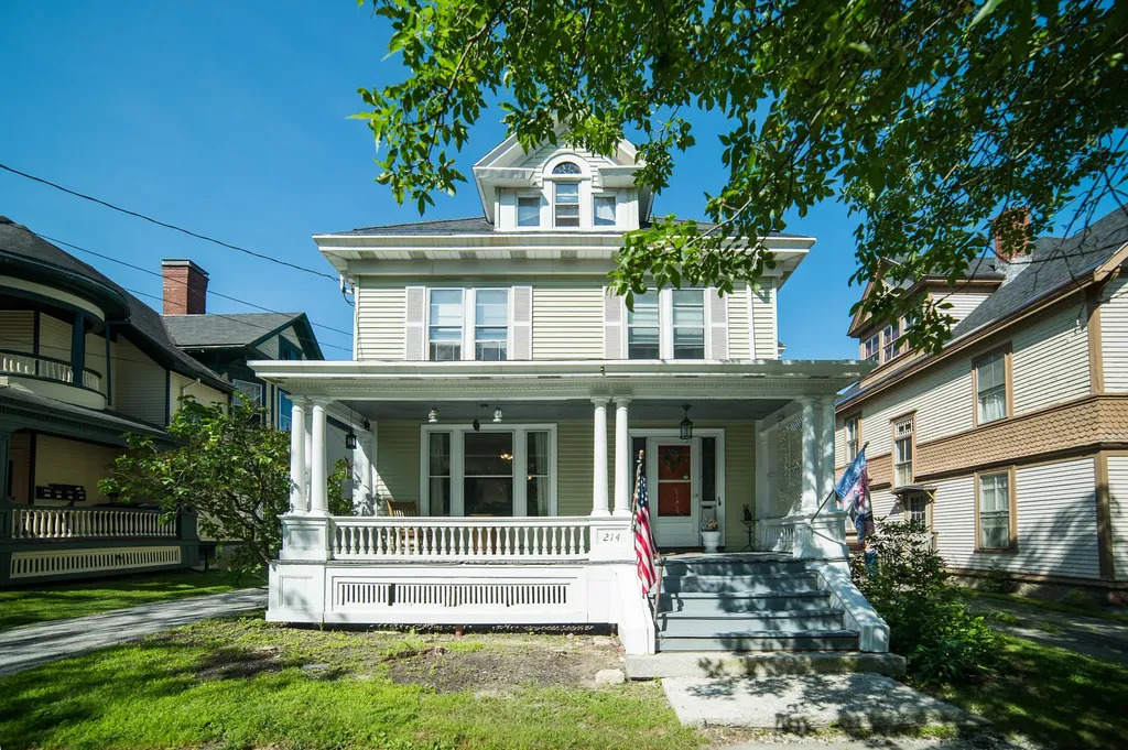 214 Broadway Bangor ME 04401