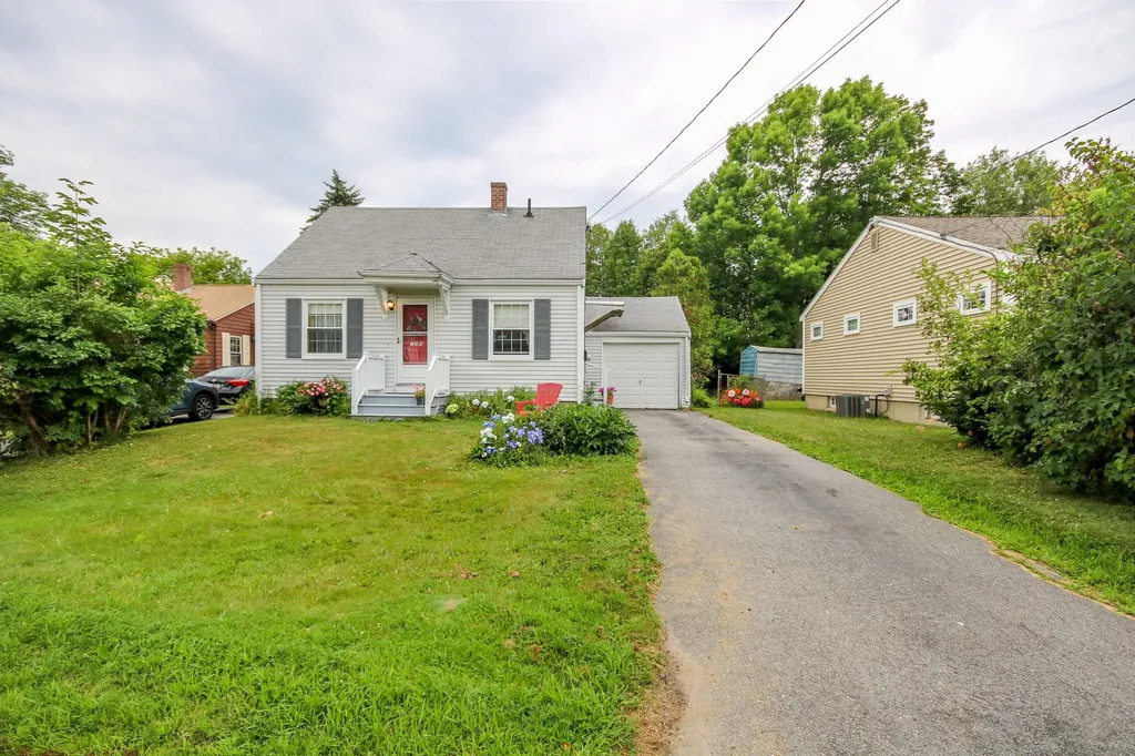 139 Colonial Road Portland ME 04102