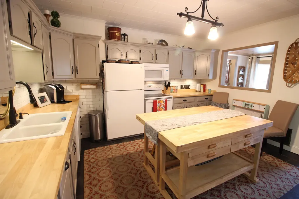 75 Oak Street Old Town ME 04468