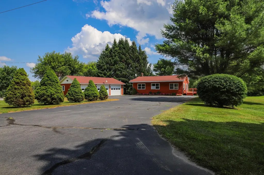 31 Narrows Pond Road Winthrop ME 04364