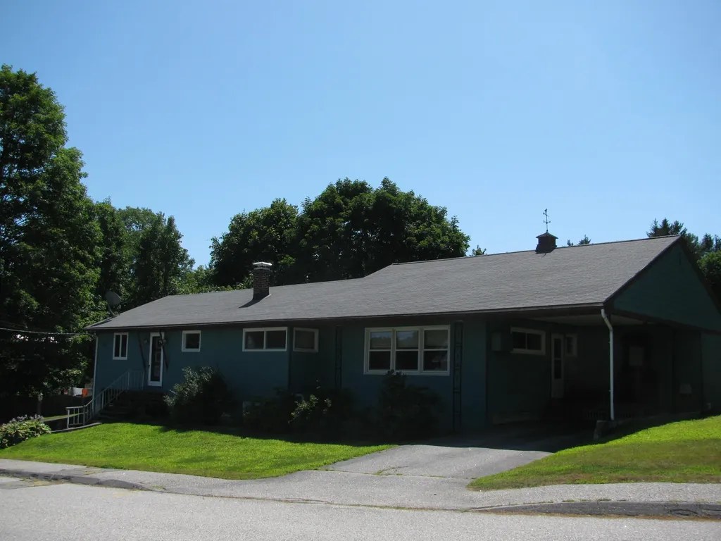 39 Summit Street Auburn ME 04210