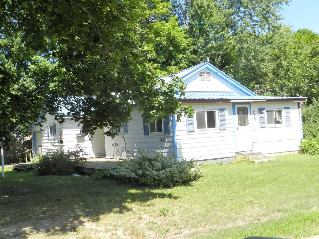 18 Elm Street Newport ME 04953