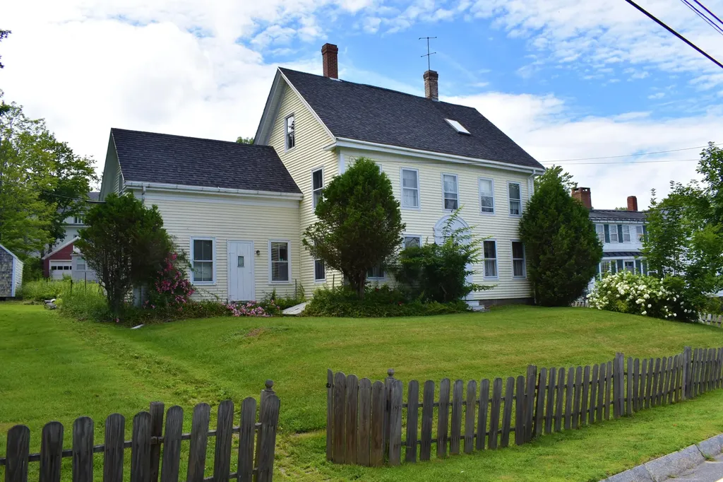 18 Federal Street Wiscasset ME 04578