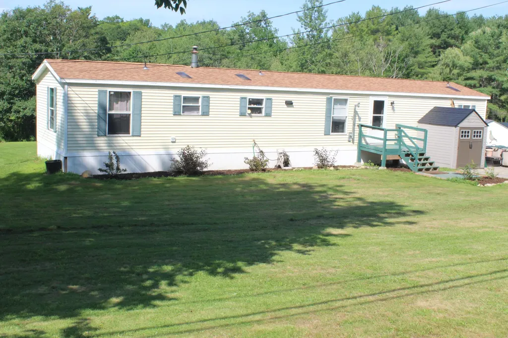 52 Preble Road Bowdoinham ME 04008