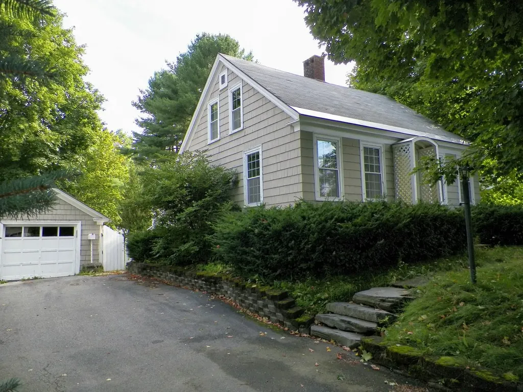 27 Davenport Street Augusta ME 04330