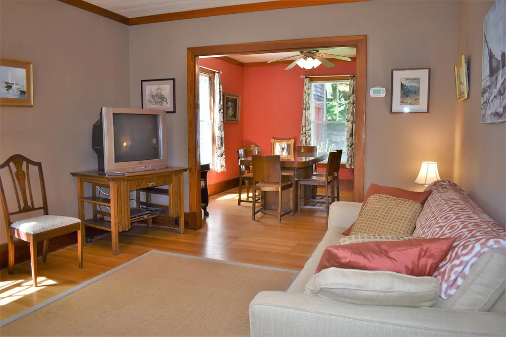 18 Summer Street Wiscasset ME 04578