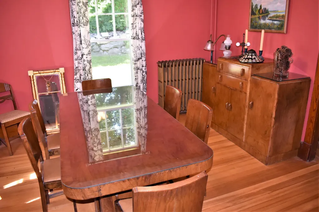 18 Summer Street Wiscasset ME 04578