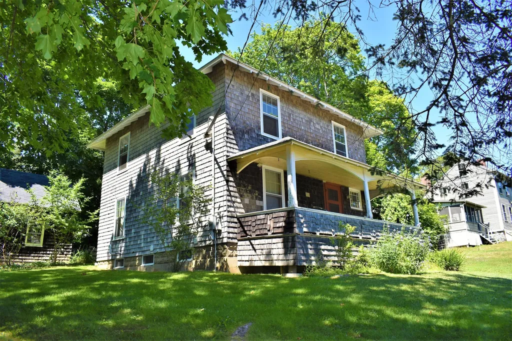 18 Summer Street Wiscasset ME 04578