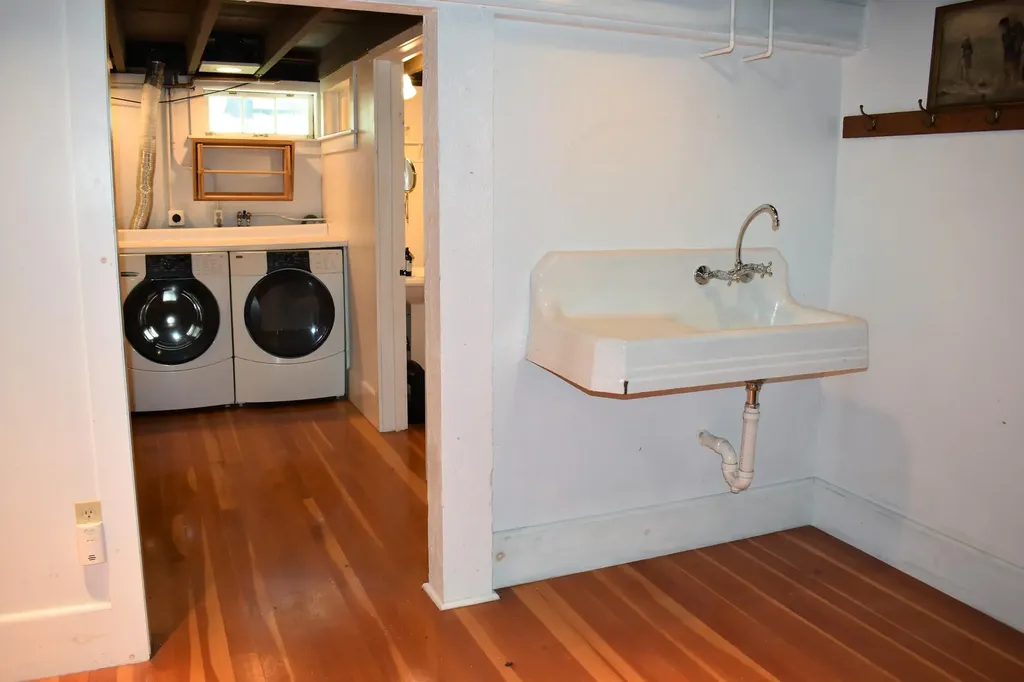 18 Summer Street Wiscasset ME 04578