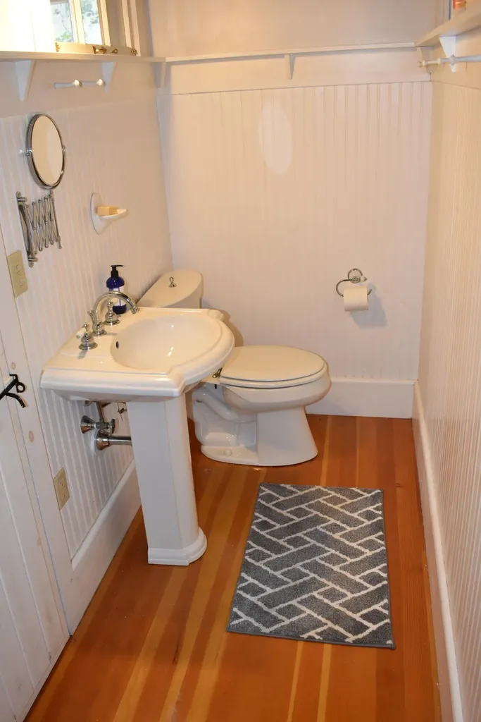 18 Summer Street Wiscasset ME 04578