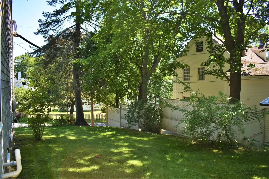 18 Summer Street Wiscasset ME 04578